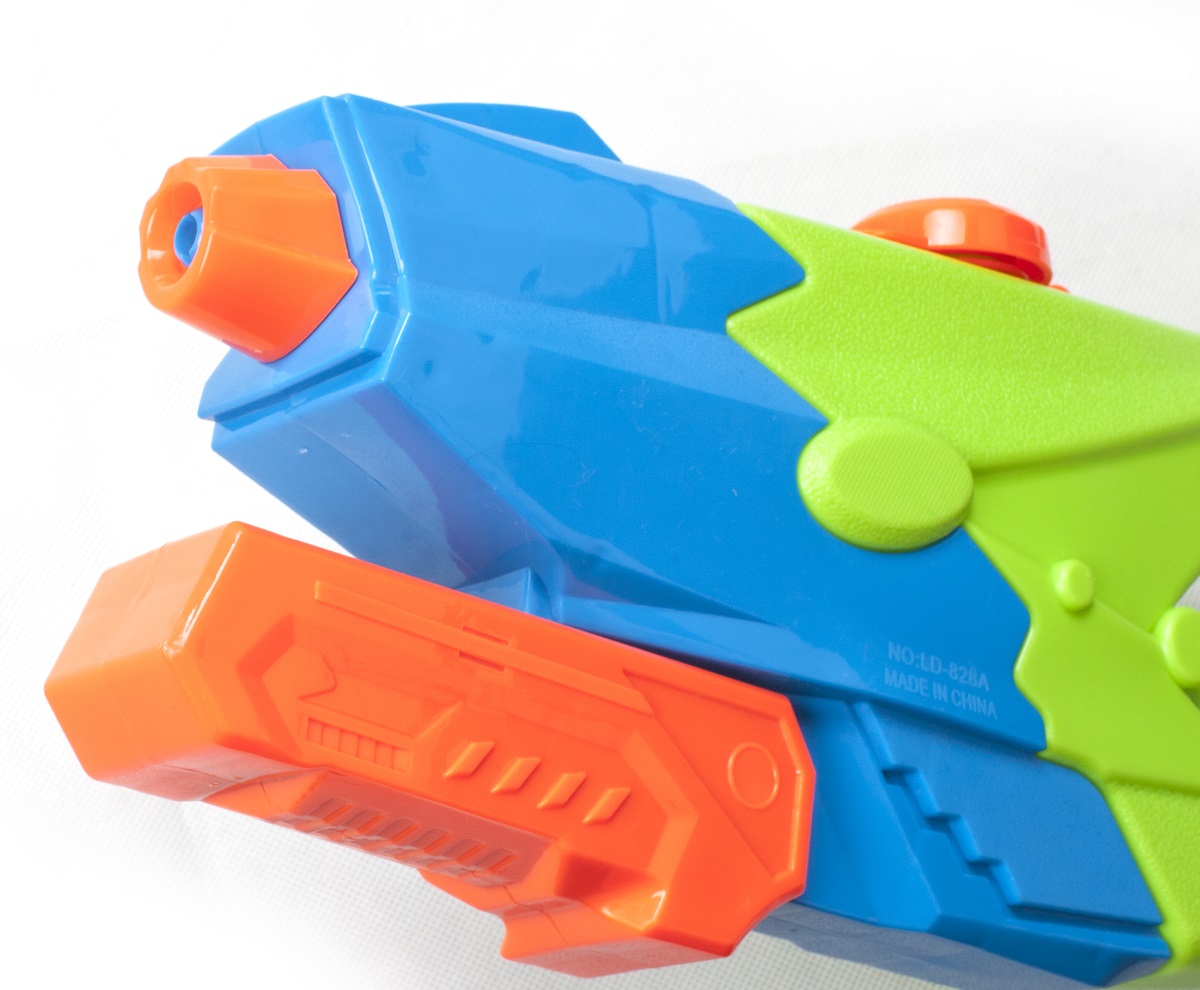 LINDA TOYS Hot Sale Factory Direct Price White Blue 37CM Children Play Summer Beach Bath Air Pressure Water Pistol Squirt Toys 950 Ml Water Gun LD-828A